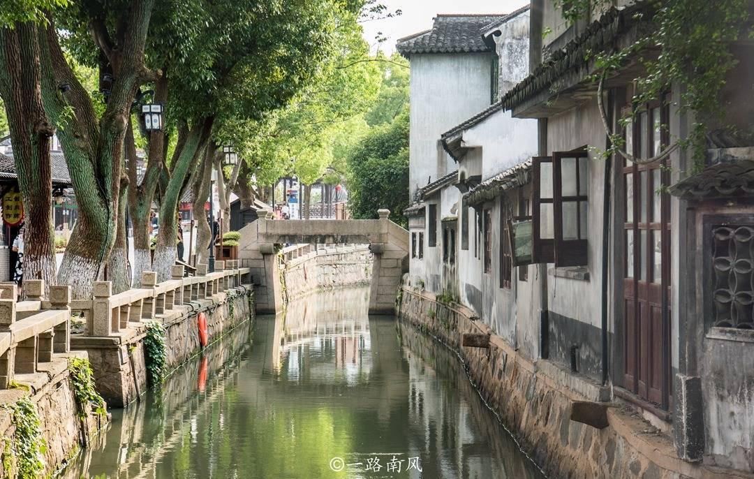 探秘吉鹿力问答社区,解锁为什么我总是分不清 外面的世界和家里的不一样 老是遇到安全区 就不动脑子的秘密